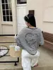 Camiseta blusa rayada de protección solar relajada, fina para principios de otoño, casual, corte ajustado, cuello redondo, top básico