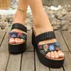 Sandalias y Zapatillas de Plataforma con Cuña para Mujer de Comercio Exterior Transfronterizo para Uso Exterior Verano Nuevo Estilo Plataforma Suela Gruesa Talla Grande Europea y Americana Moda