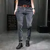 Jeans para Hombre Marca de Moda Suave Marca de Moda Elásticos Ajustados Pierna Pequeña Estilo Coreano Más Fácil de Combinar Pantalones Largos Casuales Pantalones para Hombre