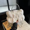 2026 Nova Bolsa de Pelúcia de Outono Feminina Tendência Moda Bolsa de Mão Bolsa de Pelo High-End Nicho Bolsa de Ombro Único Transversal