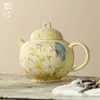Tetera de Cerámica con Margaritas Pintadas a Mano y Caligrafía Amarilla, Adecuada para Uso Doméstico, con Filtro de Agujero de Bola y Diseño de Mango para Preparar Té