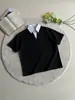 Estilo Intelectual Conjunto de Duas Peças Loka Tecido Air Layer Camiseta de Manga Curta para Homens e Mulheres, Listrada com Decote V, Versátil Estilo College, Estilo Old Money, Verão