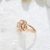 Anillo de Trébol de Cuatro Hojas Giratorio de Circonita de Venta Caliente Estilo Coreano, Anillo Elegante de Nicho Súper Brillante de Cuatro Diamantes, Venta al por Mayor de Fabricante