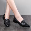 Zapatos Planos Bordados Huecos de Piel Suave para Mujer 2023 Zapatos de Madre de Tacón Bajo Sandalias de Trabajo Transpirables para Mujer Transpirables y Cómodos