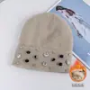 Fábrica de origem transfronteiriça gorro de tricô com formato exclusivo decorado com strass para mulheres, outono e inverno, luxo leve, com punho, forrado de fleece, quente