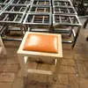 Mesa y Sillas de Comedor de Losa de Roca con Bordes Dorados, Taburetes de Madera Maciza, Juego de Mesa y Sillas para Restaurante, Cafetería o Tienda de Snacks y Bebidas para Uso Comercial