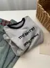 Camiseta Feminina com Gola de Cor Contrastante, Bordado de Letra, Gola Redonda, Manga Curta, Novo Estilo de Verão 26, Respirável, Elástica, Casual, Versátil