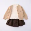 Conjunto Dulce para Niñas de Invierno Moda para Niñas Pequeñas Chaqueta con Flor 3D Estilo Coreano Falda Estampado de Leopardo Ropa de Tres Piezas para Niños