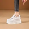 Zapatos Blancos Casuales Versátiles de Punta Redonda para Mujer 2026 Otoño Nuevas Llegadas para Personas Bajas Zapatos de Plataforma con Cordones Suela Gruesa Zapatos que Aumentan la Altura