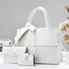 Bolsa Feminina 2025 Novo Modelo Conjunto de Três Peças com Design de Quatro Compartimentos, Bolsa de Mão Fashionável com Padrão de Crocodilo, Bolsa de Ombro e Transversal Estilo Europeu e Americano