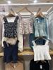 Estilo Japonês 23 Nova Camisa de Verão Feminina Slim Fit de Cintura Alta com Estampa, Alças, Plissada e Sem Mangas 458683/456164