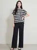 26 Top Plissado de Manga Curta Estampado Xadrez em Forma de Diamante Estilo Verão para Mulheres, Camiseta Solta Modeladora com Padrão Xadrez Retrô Estilo Miyake
