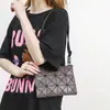 Bolsas Bolsa Feminina 2025 Nova Moda Geométrica Acolchoada Que Muda de Cor Ombro Transversal Bolsa Tendência Envelope Bolsa Celular
