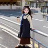 Conjunto Único e Lindo da Moda Estilo Coreano para Meninas, Novo Conjunto de Três Peças Estilo Floresta com Vestido de Suspensório de Bolinhas para Crianças, Primavera 2026