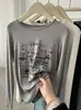 Camisa de Base Manga Longa Lyocell Tencel Estampa de Letras Felpuda para Mulheres Primavera e Verão Estilo Coreano Gola Redonda Slim Fit Elástica Camisa de Base