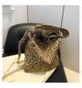 2026 Nueva Moda Europea y Americana Retro Bolso de Hombro Bolso Graffiti Lona Moda Billetera para Monedas Bolso Cubo para Mujeres Viajes Diarios