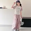 Conjunto de Verano para Niñas 2026 Nuevo Estilo Camiseta de Manga Corta con Bloques de Color y Pantalones Cargo Conjunto de Dos Piezas Moderno