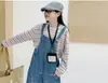 Macacão Jeans para Meninas 2026 Outono Novo Estilo Versão Coreana Macacão Estiloso para Meninas Calças Longas Retas Rasgadas Infantis