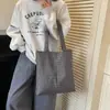 Nueva bolsa tote cruzada de gran capacidad, casual, versátil, para el día a día y para ir al trabajo, alto valor estético, bolsa de hombro a cuadros simple y ligera
