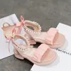 Sandalias para Niñas 2026 Verano Nuevo Estilo Celebridad de Internet Moda Zapatos de Princesa Suela Suave Niños Medianos y Grandes Estudiantes Niñas Sandalias de Tira Única