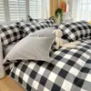 Conjunto de Roupa de Cama Quatro Peças em Algodão Puro Escovado, Sem Estampa, Classe A, para Dormitórios Estudantis, Lençol de Cama 100% Algodão, Capa de Edredom, Capa de Edredom de Presente Conjunto de Três Peças