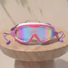 Óculos de Natação de Treinamento Racing Qiwave com Lentes Coloridas Refletivas, À Prova d'Água e Anti-Embaçante, Protetores Auriculares Integrados, Adequados para Adultos Homens e Mulheres