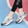 Grulla Blanca de Almohada 2026 Primavera Nuevos Zapatos Modernos de Flyknit Transpirables Versátiles Zapatos Casuales Suela Suave Cómodos Zapatos para Mujer Zapatos Deportivos de Moda