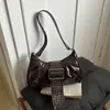 2026 Início do Outono Novo Estilo Punk Retrô Rebite Estilo Garota Picante Elegante Grande Capacidade para o Dia a Dia Bolsa de Ombro Única Venda por Atacado Bolsa Feminina