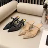Chinelos de Salto Alto Moda Nova Primavera 2026 Bordados Strass Sexy Versátil Sandálias de Salto Alto Bico Fino