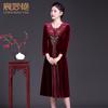 Roupas para mulheres de meia-idade e idosas primavera e outono novo Mãe do noivo mãe da noiva banquete de casamento de alta qualidade vestido de veludo dourado vendas diretas da fábrica