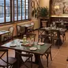 Conjunto de mesa e cadeiras de café estilo retrô, mesa de madeira maciça e azulejo cerâmico, adequado para lojas de sobremesas, padarias, uso comercial, restaurantes ocidentais modernos, mesas e cadeiras de jantar