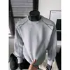 Sudadera de corte holgado con cuello redondo para hombre, estilo americano, de manga larga, marca de moda, top base tipo camiseta resistente con remaches, capa interior blanca de otoño