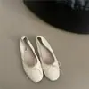 Sapatos Rasos Dourados Franceses Retrô para Mulheres 2025 Novo Estilo Laço Pequeno Fragrante Solado Macio Boca Rasa Sapatos de Vovó Sapatos de Bico