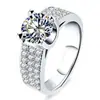 Anillo de Venta Caliente en Vivo Diamante Completo 2 Quilates Súper Brillante Micro Zircón Anillo de Diamantes de Tres Filas Moda Elegante Anillo de Lujo Ligero