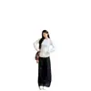 Camiseta blanca de manga larga con cuello redondo y ribete de encaje estilo coreano para mujer, corte ajustado, adecuada para usar en capas, top básico