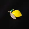 Broches de Frutas Estilo Corte Europeu e Americano Mais Vendidos Transfronteiriços para Mulheres: Broches Pavão, Cisne, Cereja, Maçã, Durian, Limão