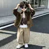 2286 Conjunto de Camisa Listrada Infantil Roupa de Outono 2026 Novo Conjunto de Três Peças de Menino para Primavera e Outono Roupas de Bebê Estilo Coreano Outono