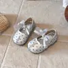 Sapatos de couro infantis, sapatos casuais versáteis estilo coreano, sapatos de couro para meninas, sapatos de princesa, sapatos de primavera e outono para meninas, sapatos de performance com laço e sola macia