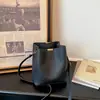 Bolso de mujer versátil y elegante, nuevo modelo de verano 2026, bolso tipo cubo para el trabajo, bolsos de gran capacidad, bolso de mano versátil para el trabajo