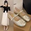Zapatos Nuevos para Mujer Otoño Francés 2026 Puntera Cuadrada Boca Baja Brisa de Atardecer Zhen Zapatos Individuales Falda de Una Sola Tira Mocasines de Suela Plana Mujer