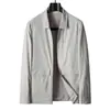 Chaqueta para Hombre Temporada Primavera y Otoño 2026 Cuello Solapa Cremallera Estilo Ropa de Trabajo para Jóvenes y de Mediana Edad, Abrigo Delgado Casual de Negocios de Lujo Ligero