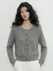 Diseño estilo INS coreano, suéter de punto de manga larga color gris Mina para mujer, elegante y estiliza la figura, cárdigan casual con botones