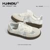 Zapatos Blancos Versátiles Estilo Coreano Leche Universal para Mujer Verano 2025 Nuevo Estilo Campus Transpirables y a Cuadros Zapatos de Entrenamiento Alemanes