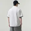 Camisa polo blanca de hombre de manga corta, estilo nuevo verano 2026, dos piezas de imitación, holgada, versátil, transpirable, top tipo camiseta al por mayor
