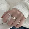 Anillo de Flor Hueca Dulce para Mujer, Anillo Apilable Versátil y a la Moda, Anillo de Dedo Índice de Diseño Nicho Ins