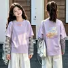 Camiseta listrada de manga longa 100% algodão para meninas, novo estilo primavera/outono 2026, moderna e estilosa, perfeita como camada base ou top para o início do outono
