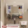 Gabinete de Espejo de Baño Inteligente con Desempañador Oculto con Fibra de Carbono Montado en la Pared Multifuncional de Almacenamiento con Enchufe