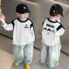 Camiseta de manga larga para niño, nuevo estilo primavera y otoño, casual y versátil, con cuello redondo estiloso, bloques de color, camiseta básica moderna para niños mayores