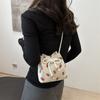 Bolsa de Hombro Casual Simple Estilo Callejero Personalidad para Primavera/Verano 2026 Bolso Cubo de Mano de Moda Tendencia para Mujeres Venta al por Mayor