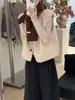 Colete Deslumbrante de Lã de Cordeiro com Gola Alta para Mulheres, Roupa Exterior para o Inverno 2025, Novo Top Colete Quente Integrado em Pele